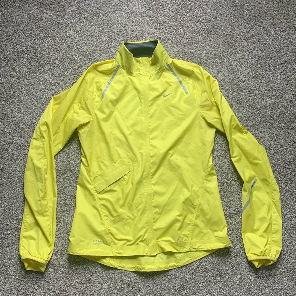 Nike Storm Fit Jacket 💛